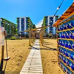 El Mar Pool & Mamaia Nord Lägenhet